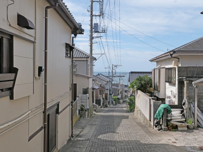 外川站的民宅區可遠眺海洋。 外川站的民宅區可遠眺海洋。