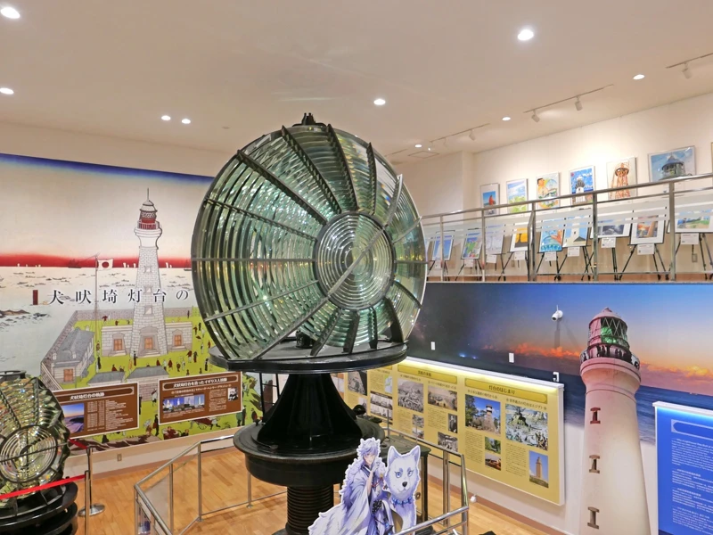 燈塔旁設有展覽空間。 燈塔旁設有展覽空間。