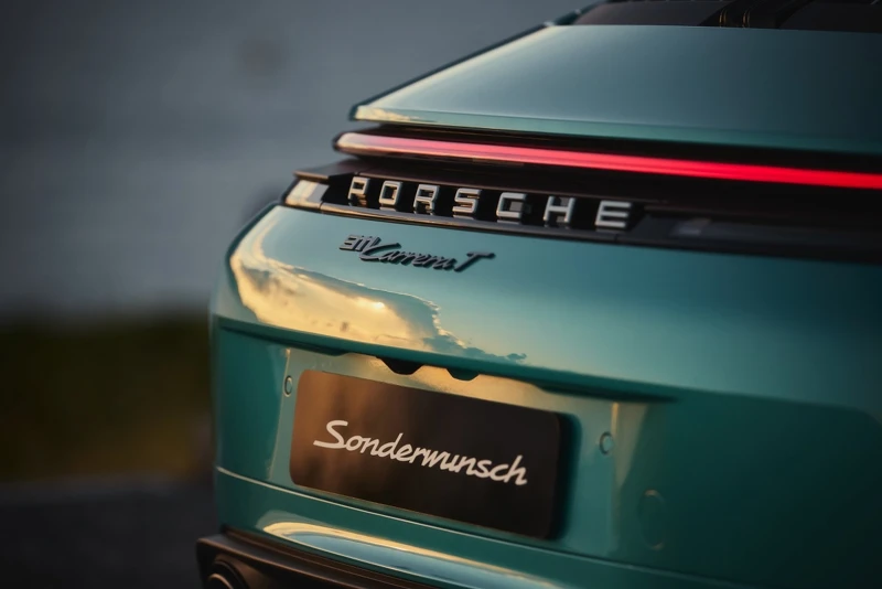 911 Carrera T「Formosa」外觀主色採用 Ipanema Blue Metallic。 911 Carrera T「Formosa」外觀主色採用 Ipanema Blue Metallic。