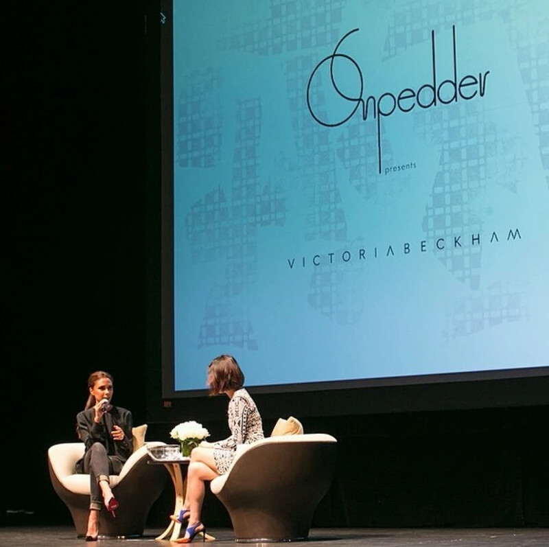 Victoria 曾在訪問中從容地說出 “I love my job.” Victoria 曾在訪問中從容地說出 “I love my job.”