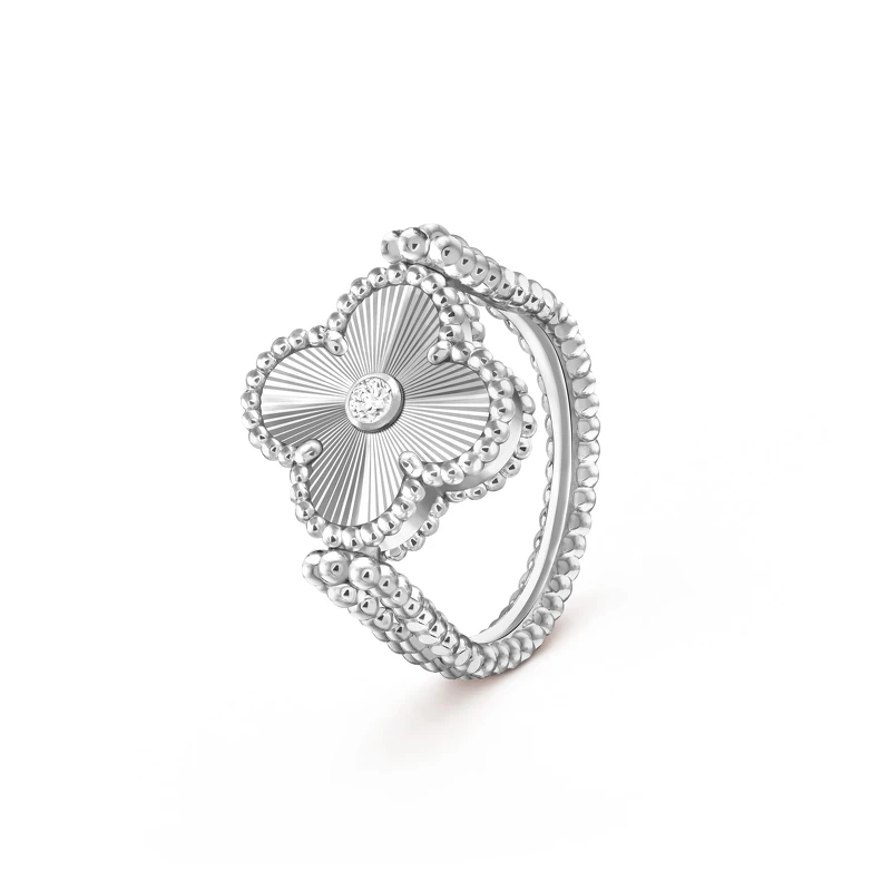 Vintage Alhambra雙面戒指_18K白金,鑲嵌玉髓及鑽石,建議售價:NT$230,000