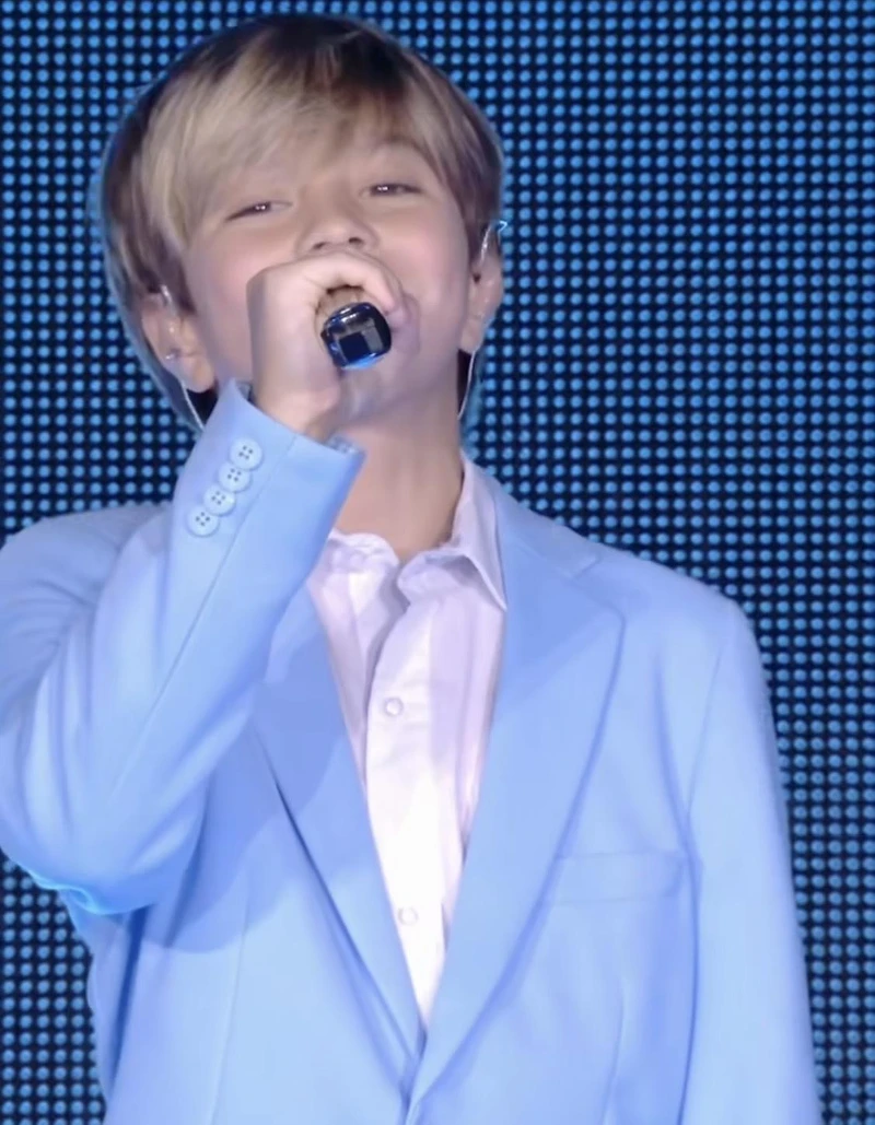 夏奇拉小兒字薩莎（Sasha Piqué Mebarak）與他有許多相似之處，除了遺傳到漂亮的長相之外，也有如母親的好歌喉。