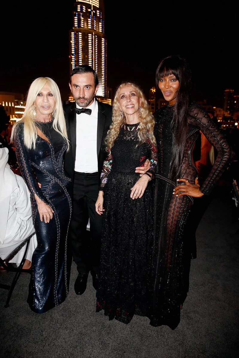 Donatella Versace（左起）、Riccardo Tisci、Franca Sozzani 與 Naomi Campbell曾於2013年一起出席Armani Pavilion晚宴。
