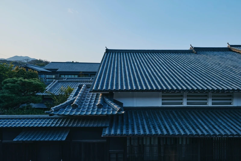 旅館以有140年歷史的堀內家宅邸重新規劃。 旅館以有140年歷史的堀內家宅邸重新規劃。
