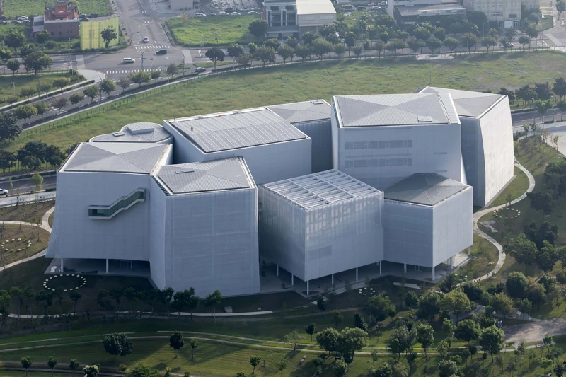 臺中綠美圖建築外觀空景。攝影:Iwan Baan 臺中綠美圖建築外觀空景。攝影:Iwan Baan
