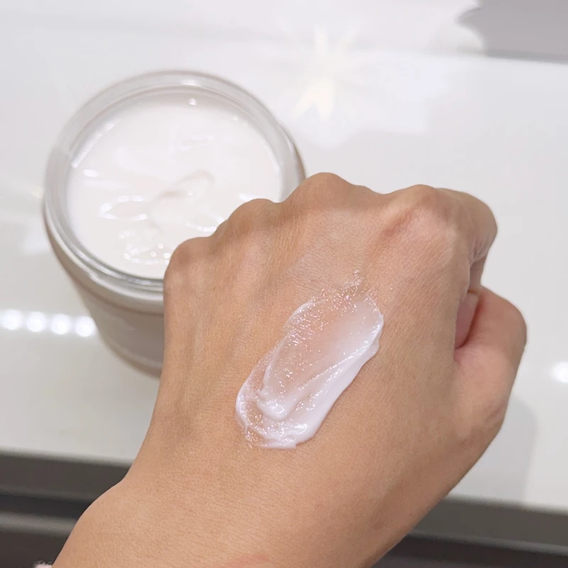 La Prairie萊珀妮喀什米爾身體潤膚霜質地。 La Prairie萊珀妮喀什米爾身體潤膚霜質地。