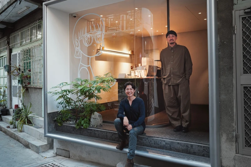 台南店主理人 Hossy 与桥爪悠也。 台南店主理人 Hossy 与桥爪悠也。