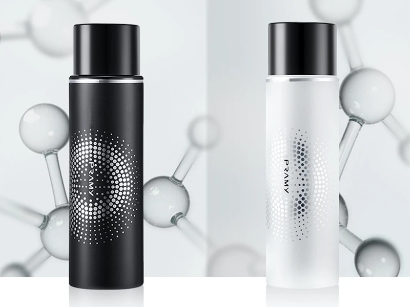 柏瑞美PRAMY長效保濕定妝噴霧有白色瓶身的水光亮面與黑色瓶身的柔焦霧面可選擇。