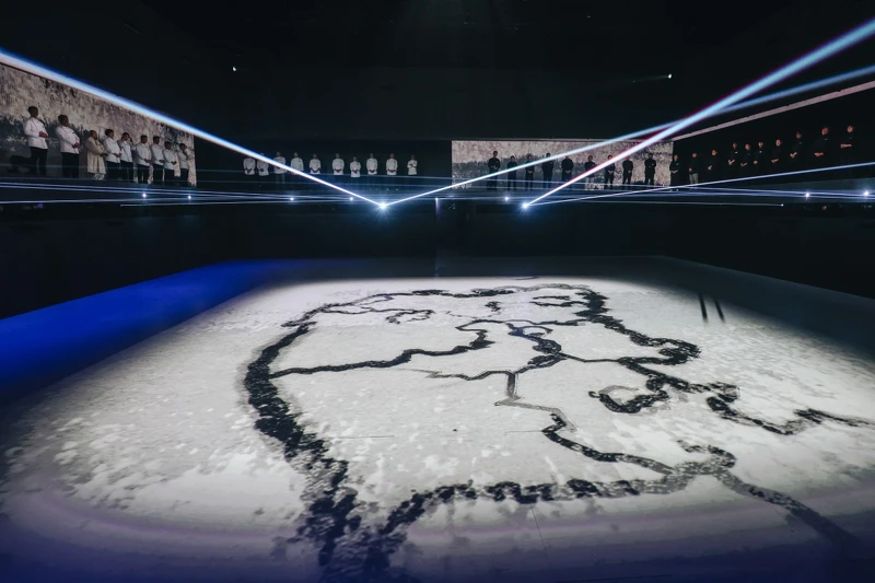 盲測場景的開場超級有創意。 盲測場景的開場超級有創意。