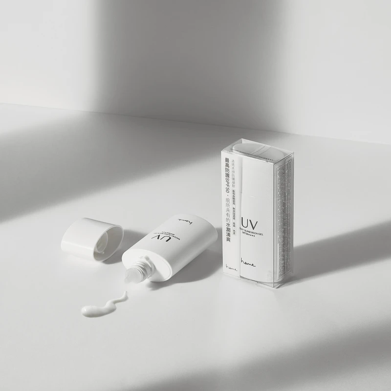 heme清透水感防曬凝膠。