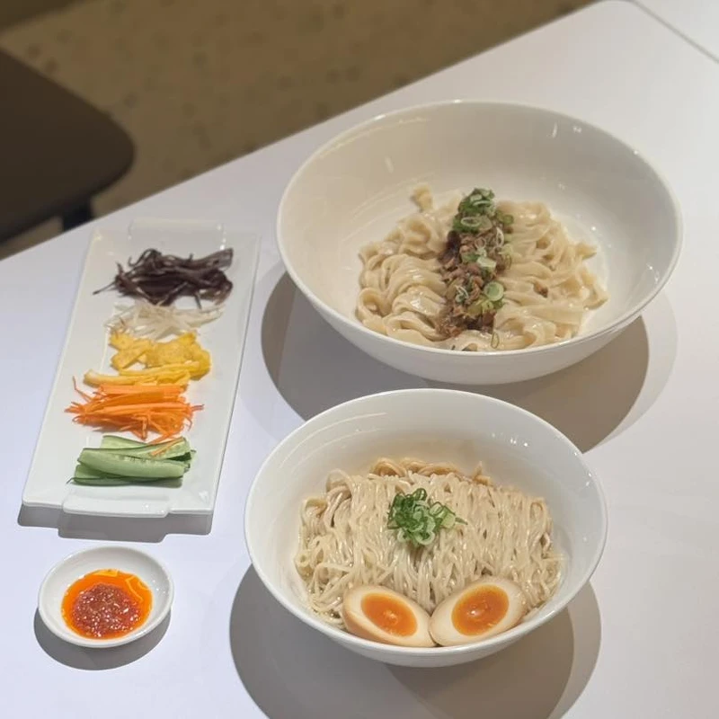 两款招牌麵食套餐(图片来源/@新光三越 台北信义新天地 FB) 两款招牌麵食套餐(图片来源/@新光三越 台北信义新天地 FB)