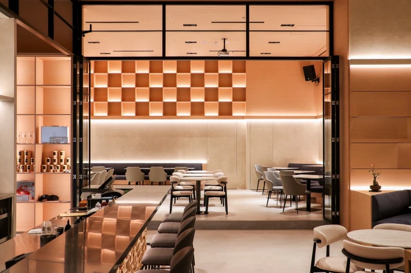 设有包厢空间,是台南少见可容纳 50~65 人的设计。 设有包厢空间,是台南少见可容纳 50~65 人的设计。