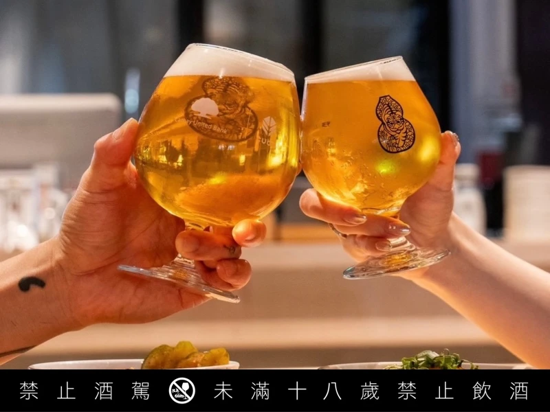 推出一系列开幕活动。 推出一系列开幕活动。