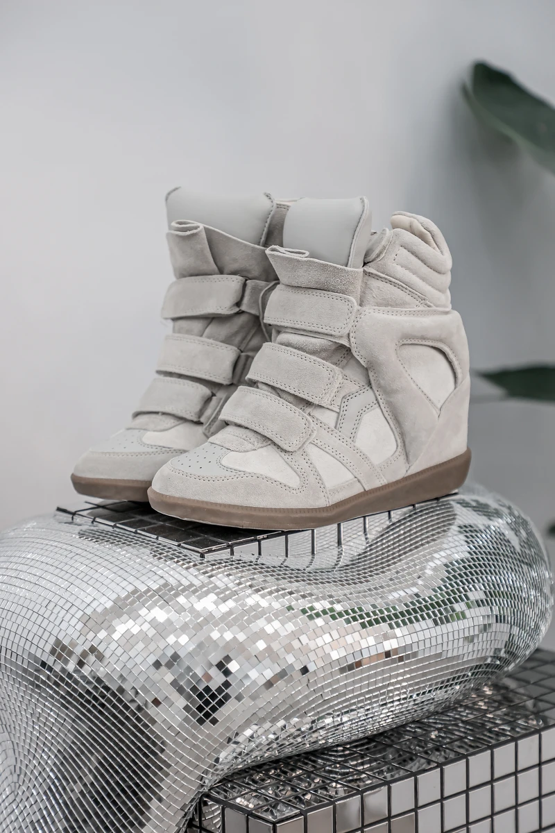 Isabel Marant BEKETT內增高米色球鞋,NT$28,300。 Isabel Marant BEKETT內增高米色球鞋,NT$28,300。