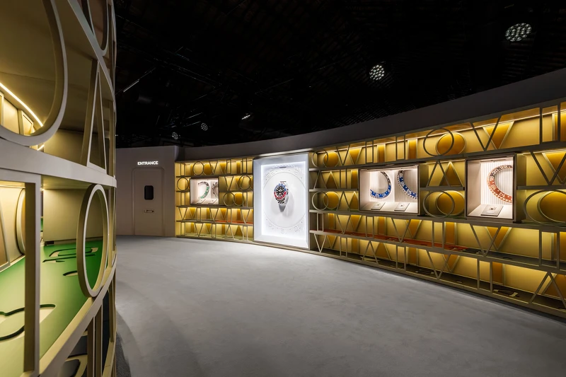 勞力士 GMT-Master「穿越時區」展覽展區之一,透過展示空間設計,呈現 GMT-Master II 現行錶款及其設計細節。