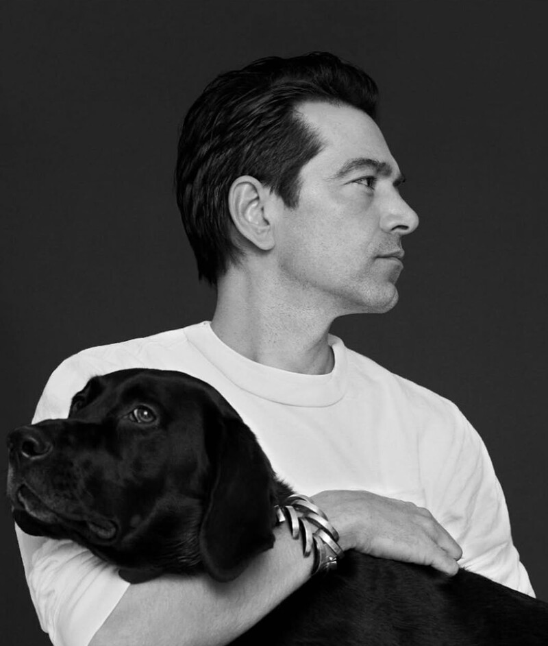 Ala&iuml;a現任創意總監Pieter Mulier，是Prada集團完成併購後接任Versace創意總監最熱門的人選。