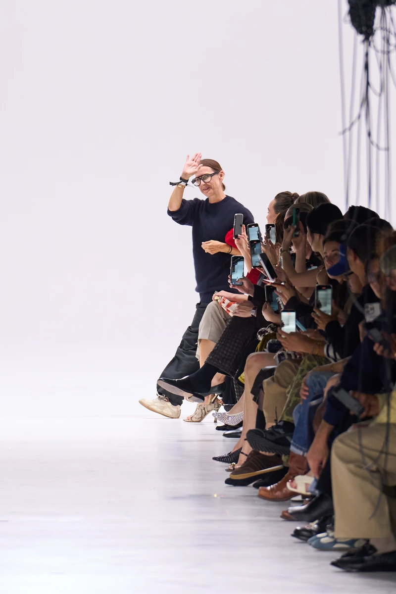 Louise Trotter的Bottega Veneta首秀獲得佳績，他維持品牌工藝核心的手法，展現驚人的設計。