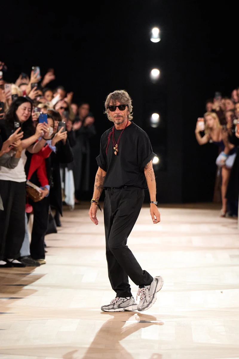 Pierpaolo Piccioli接任Balenciaga創意總監，以溫柔細膩的手法重新帶回世家的高訂精神。