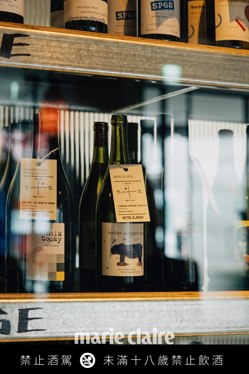 除了有店主私心的个人喜好，这里提供的台味小食也都与自然酒的风味相当搭衬。