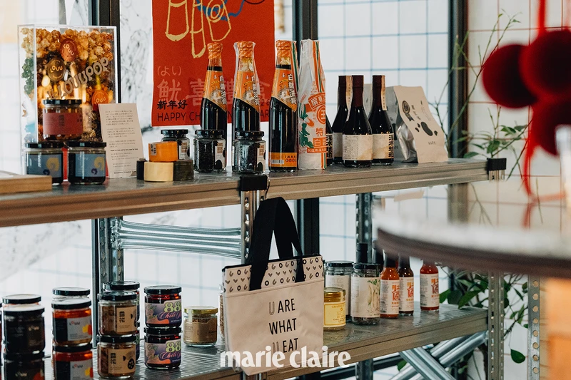 将概念延伸，配合展览主题展出选物，本次精挑细选的在地酱油品牌，以及新品，也能在这里买到。