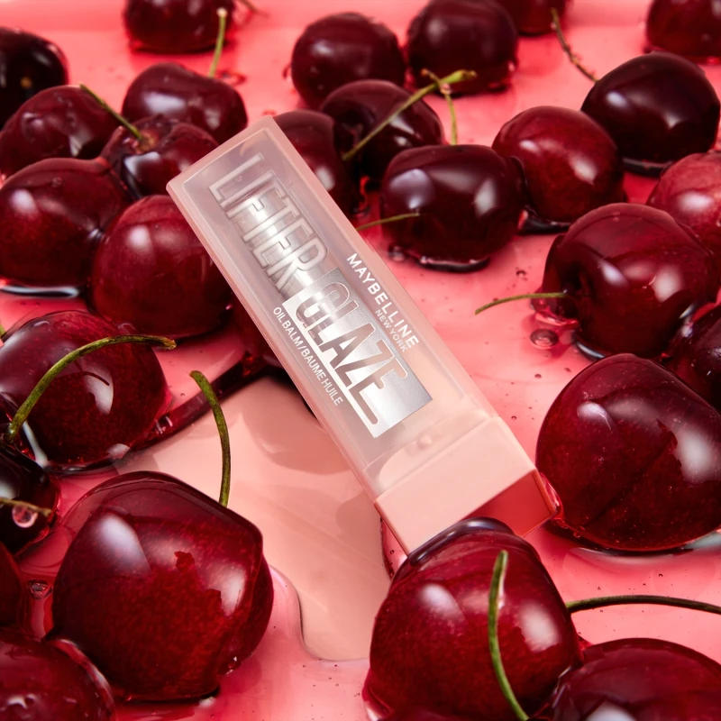 媚比琳「嘟嘟小粉管」水嘟嘟蜜光潤唇膏情境圖。