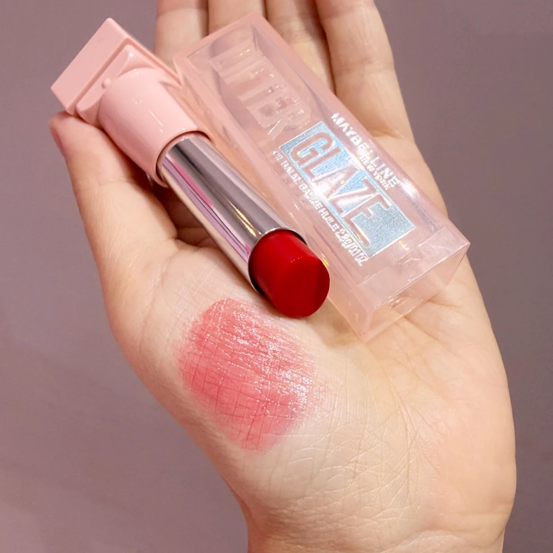 媚比琳「嘟嘟小粉管」水嘟嘟蜜光潤唇膏主打色#04手部試色。