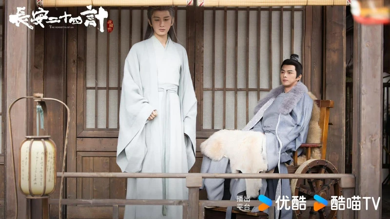 葉祖新劇中雖坐輪椅，扮相依然帥氣，飾演成毅的好友。