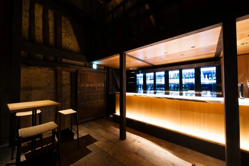 「SAKE BAR 圓谷」是以百年米倉建築作為空間。 「SAKE BAR 圓谷」是以百年米倉建築作為空間。