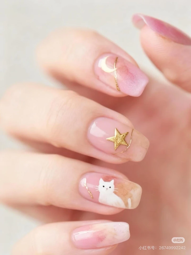 可愛插畫感貓咪美甲範本(Photo/小紅書@小小美妆阁)。