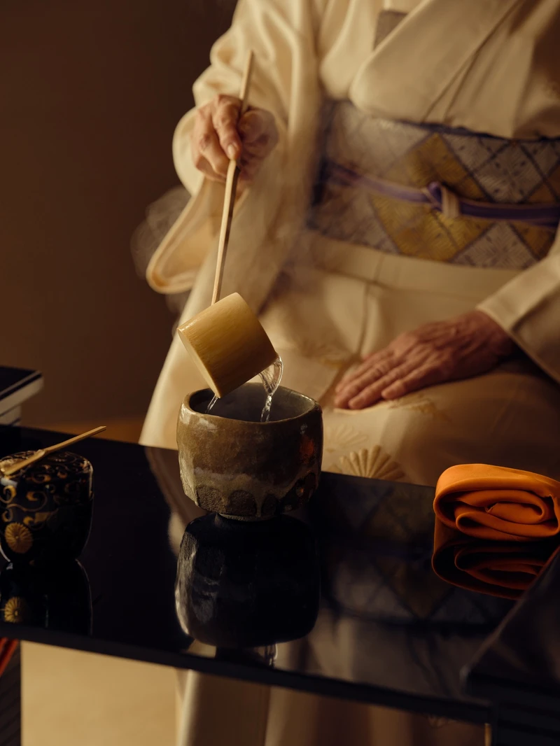 茶舍的名字也由裏千家第十六代家元亲自命名。 茶舍的名字也由裏千家第十六代家元亲自命名。