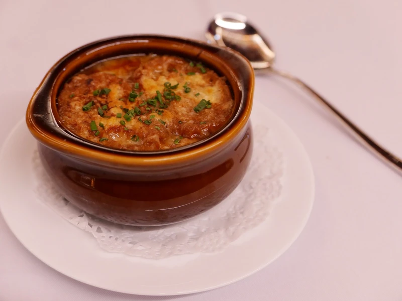 「Th&eacute;orie Theory」把精緻菜餚與自在氛圍完美結合。