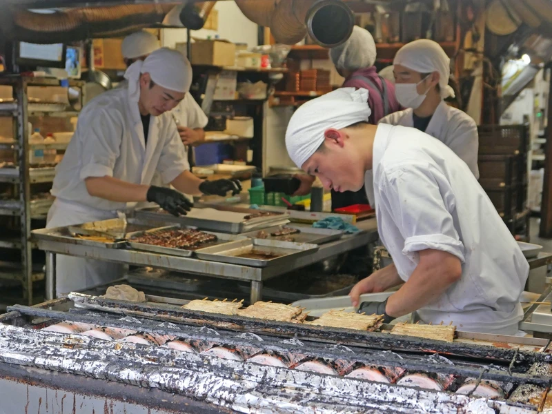 名物為「鰻魚飯」，表參道有多間主打「鰻魚飯」的餐廳。