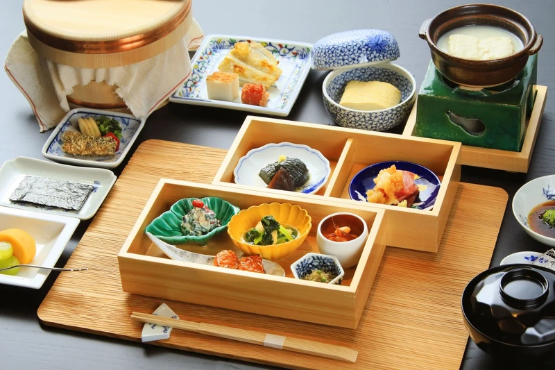 豐盛的和朝食。