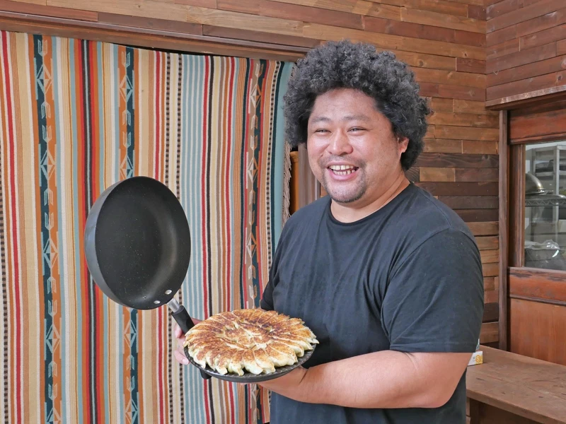 坂尾英彥是家族第十二代接班人，除了是農夫也是DJ，至今偶爾還會到東京演出。