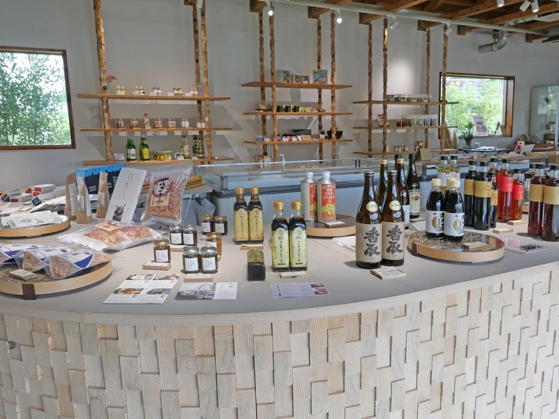 入口處的商店「MARKET」精選千葉各地的商品。