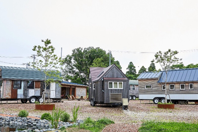 以可愛的拖車型小屋為載體的住宿區。