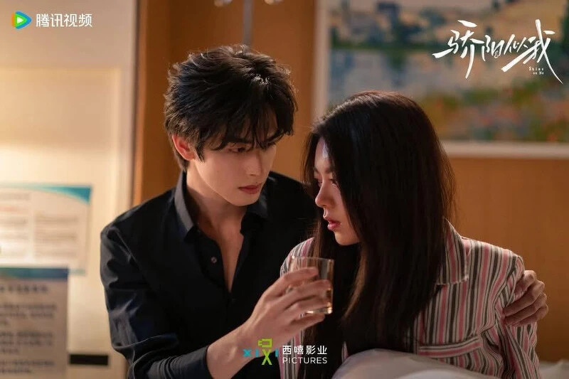 宋威龍最新搭檔趙今麥主演的新劇《驕陽似我》飾演的暖男外科醫生「林嶼森」，從外型到性格簡直是少女心中完美情人的代表，讓宋威龍人氣暴漲。