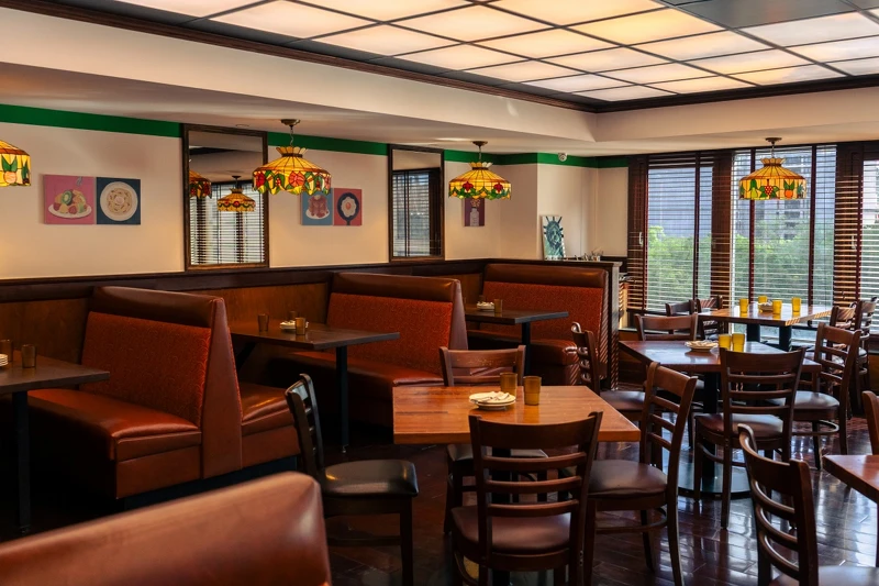 「民生早午餐」在九〇年代，是罕見的高空餐廳所在地。