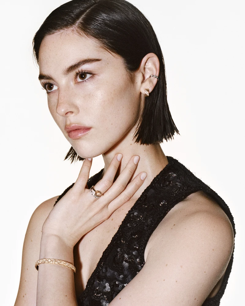 葛蕾西·亞伯拉罕(Gracie Abrams)擔任香奈兒COCO CRUSH高級珠寶系列 全新形象大使