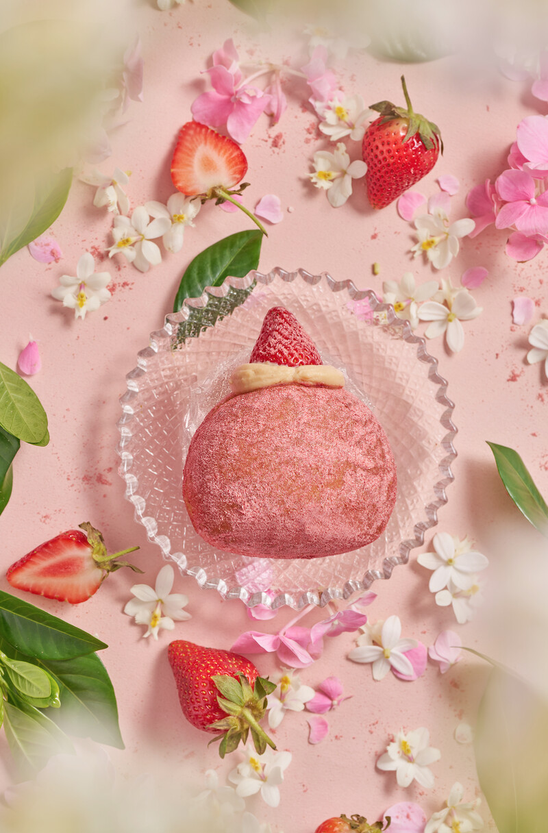 優格草莓口味生甜甜圈(圖片來源/雪系町生ドーナツ提供) 優格草莓口味生甜甜圈(圖片來源/雪系町生ドーナツ提供)