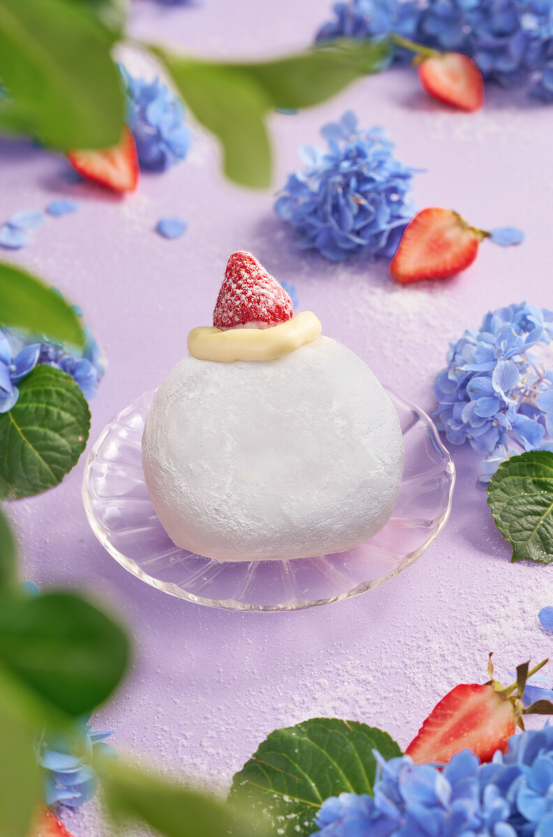 雪藏草莓大福(圖片來源/雪系町生ドーナツ提供) 雪藏草莓大福(圖片來源/雪系町生ドーナツ提供)