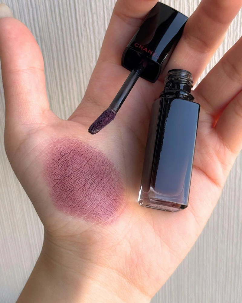 香奈兒超炫耀釉光唇萃,NT1,700 香奈兒超炫耀釉光唇萃,NT1,700