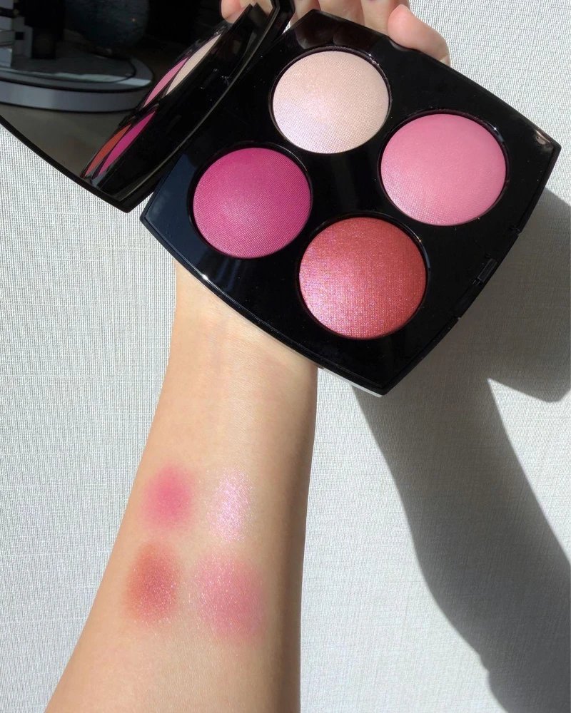 香奈兒酒紅限量眼頰盤,NT3,660 香奈兒酒紅限量眼頰盤,NT3,660