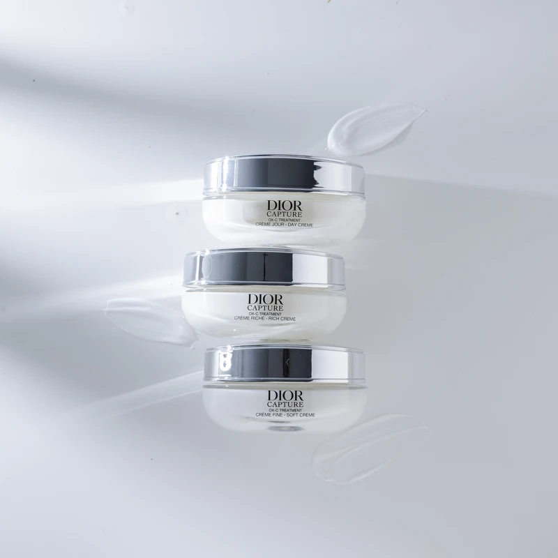 圖說:(由上至下)迪奧逆時活氧膠原霜、迪奧逆時活氧輕質乳霜、迪奧逆時活氧膠原特潤霜。 圖說:(由上至下)迪奧逆時活氧膠原霜、迪奧逆時活氧輕質乳霜、迪奧逆時活氧膠原特潤霜。