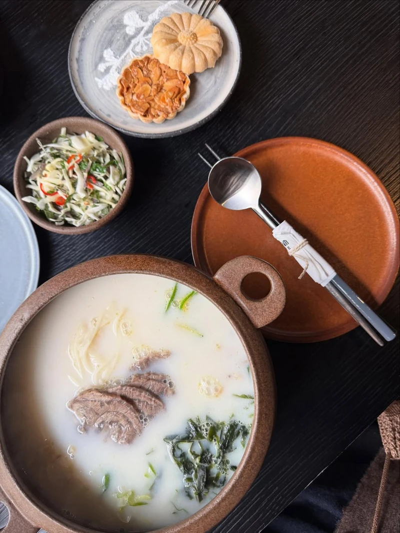 田馥甄Hebe在首爾咖啡廳HOAM CAFE吃了雪濃湯(Photo/IG@hebe_tien_0330)。