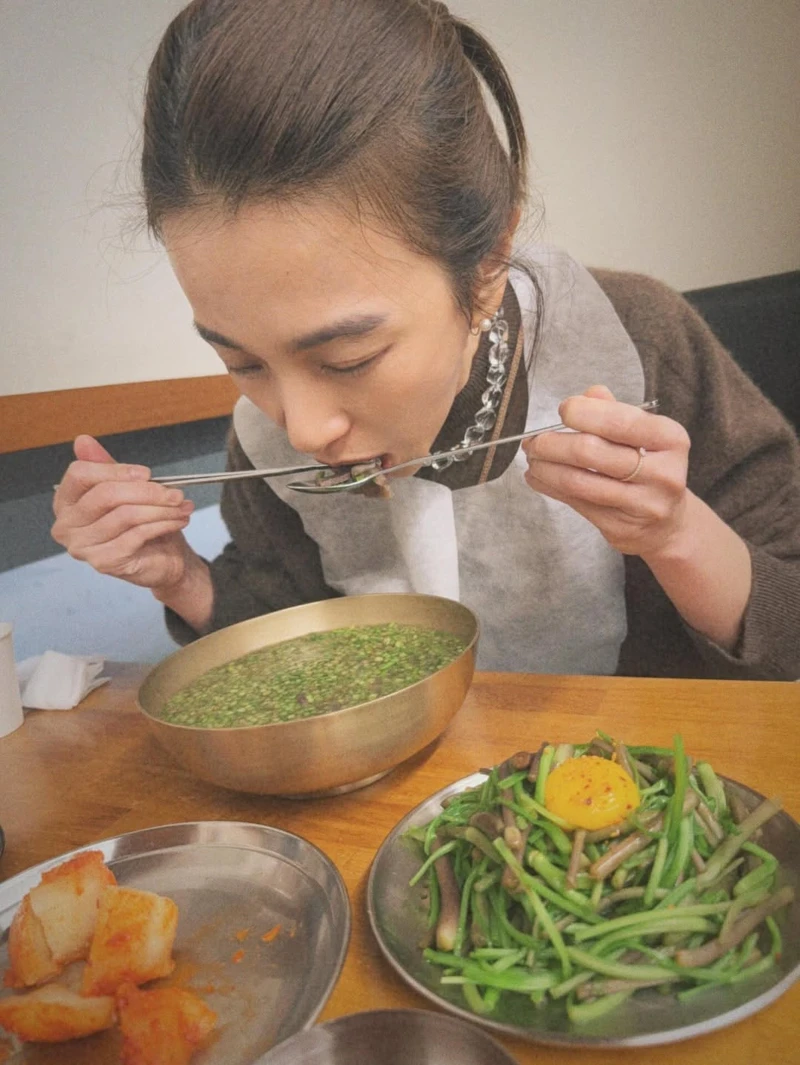 田馥甄Hebe在首爾的陵洞水芹菜(Photo/IG@hebe_tien_0330)。
