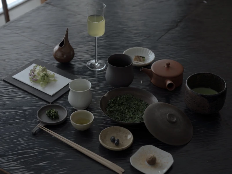 透過不同素材的調和,可以為每個節氣做出不同的風味。讓喝茶變成一種跟著時間、身體和生活走的日常。 透過不同素材的調和,可以為每個節氣做出不同的風味。讓喝茶變成一種跟著時間、身體和生活走的日常。