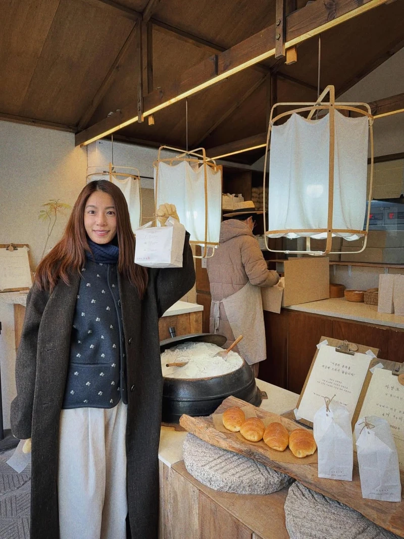 田馥甄Hebe在首爾的自然道鹽麵包 in 島山(Photo/IG@hebe_tien_0330)。
