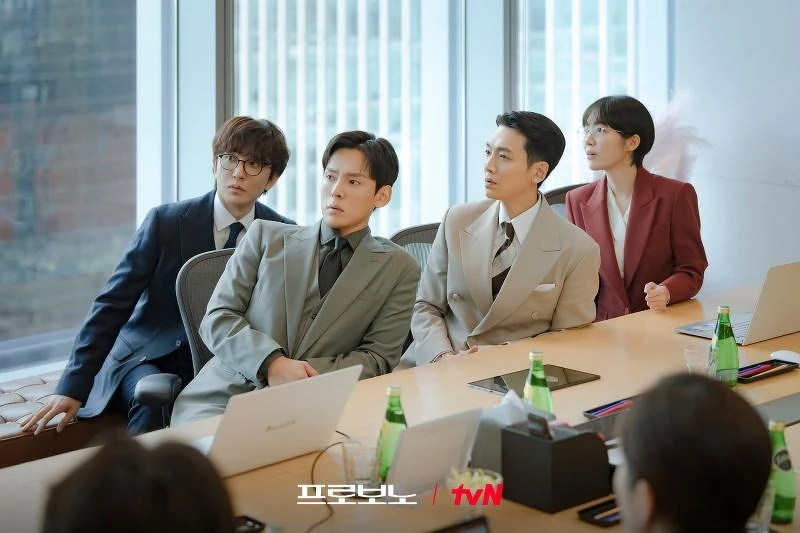 《公益律師》公益律師團隊難得全員正裝出席