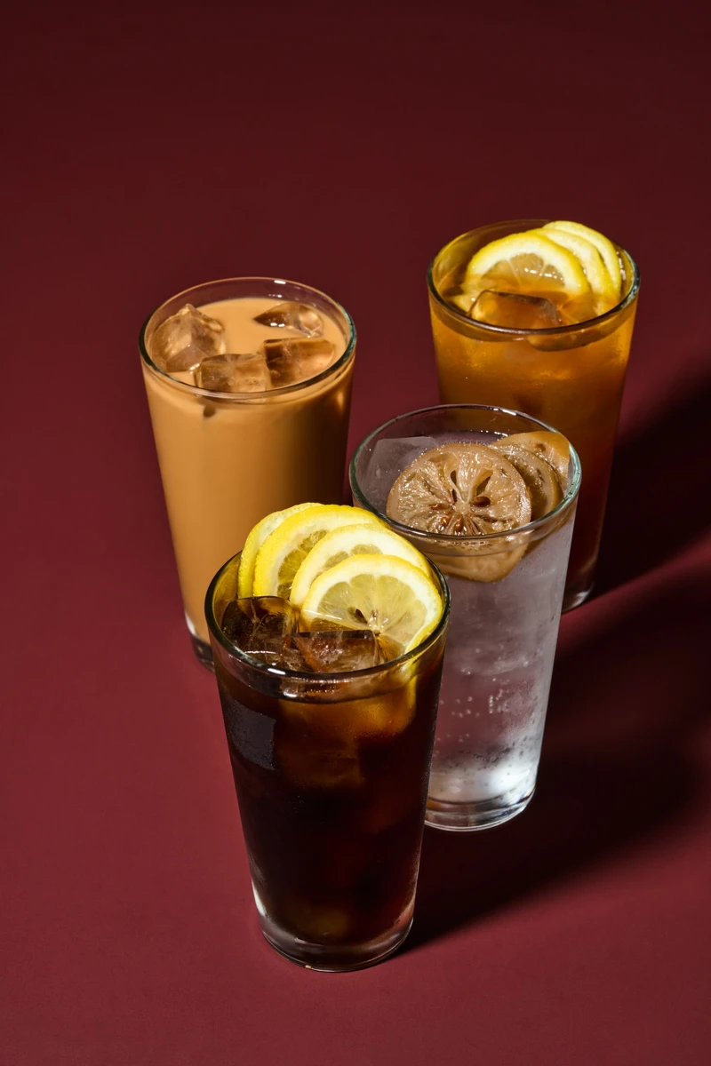 咸檸檬雪碧、檸檬紅茶、香滑奶茶與檸檬可樂等熟悉港式飲品。